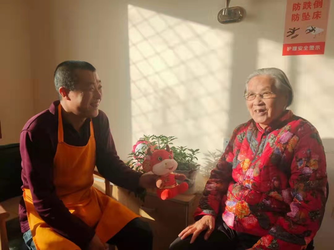 护理员里的男神们,也很温柔系列——从农民华丽转身为护理员的鞠洪瑞师傅
